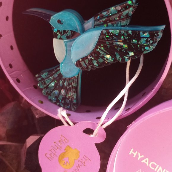 NIB 10th Birthday Hyacinth Hummingbird Erstwilder Brooch - Picture 4 of 9